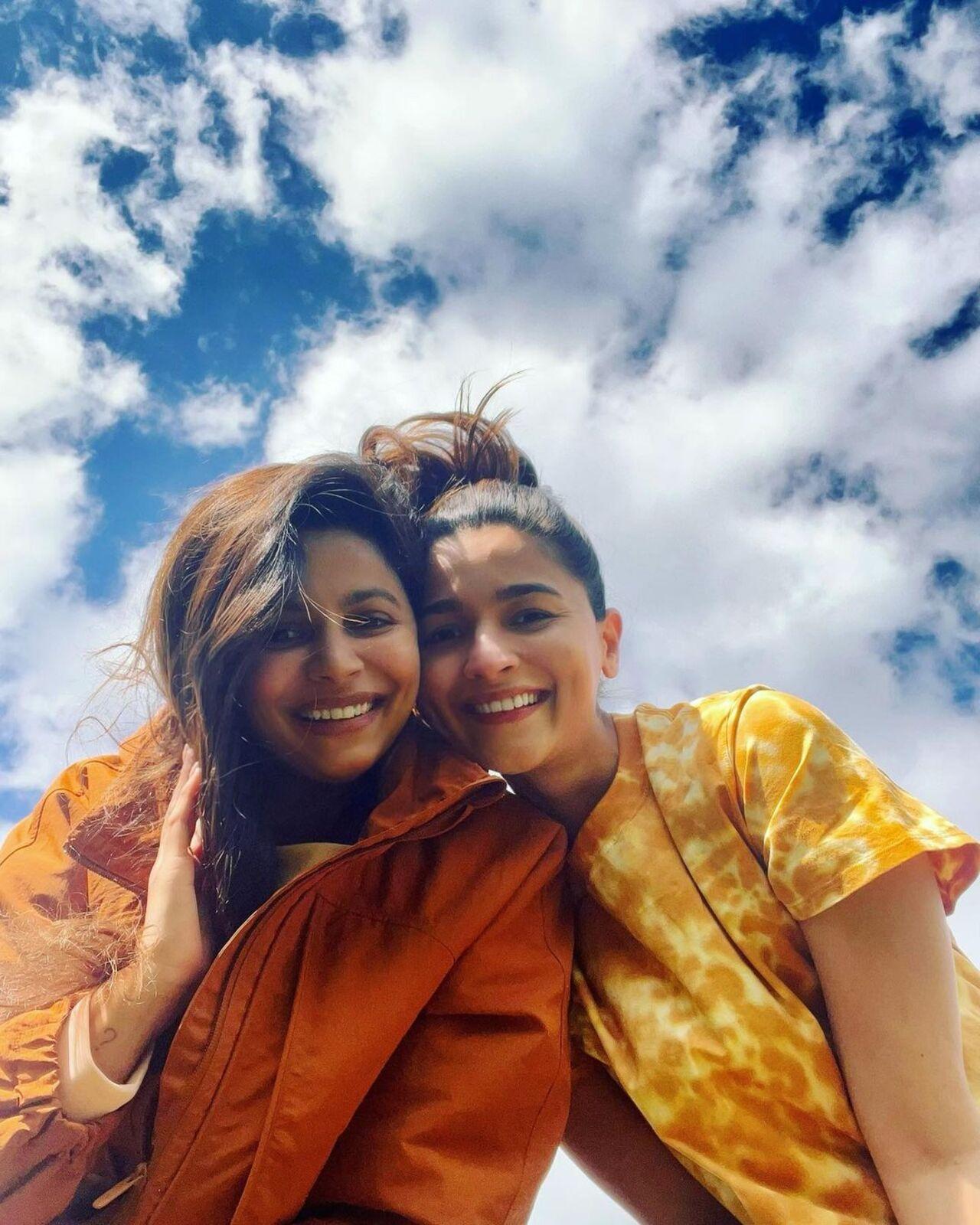 Be it casual vacation outfits or traditional Indian fits, Alia and her elder sister Shaheen know how to nail every attire with grace